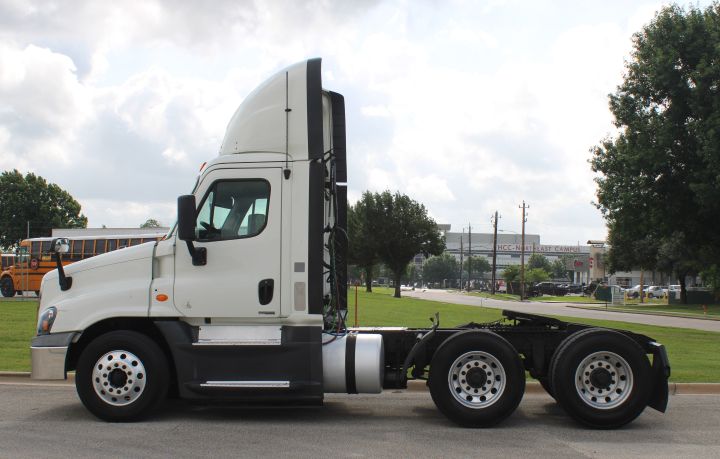 FREIGHTLINER CASCADIA 125