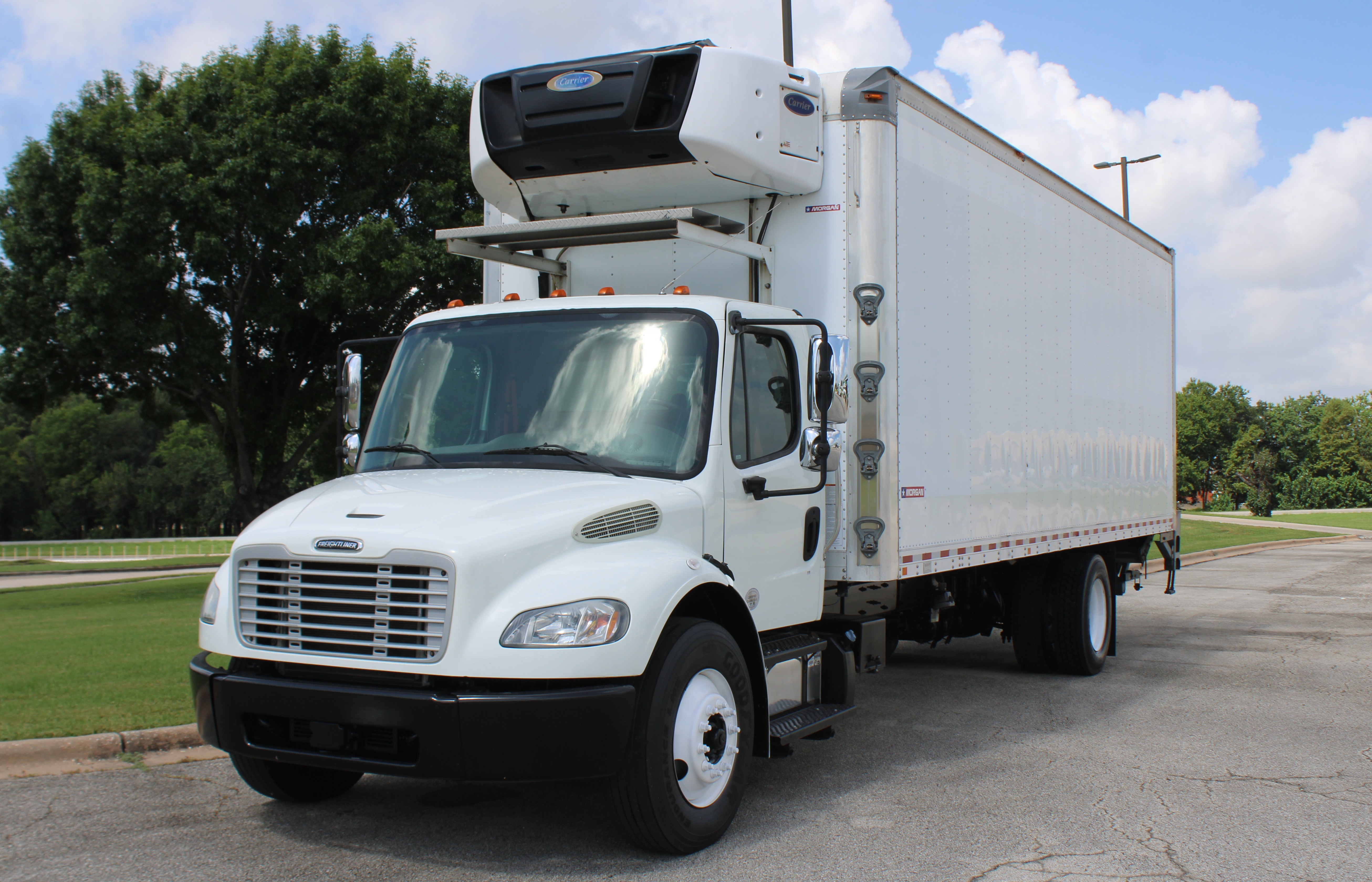FREIGHTLINER M2 106