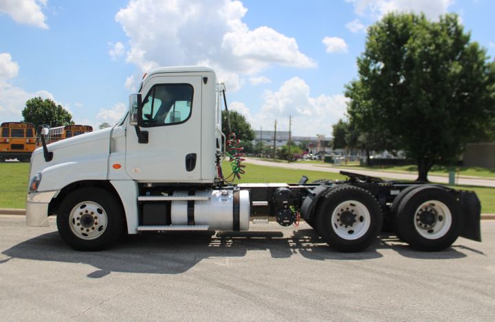 FREIGHTLINER CASCADIA 125