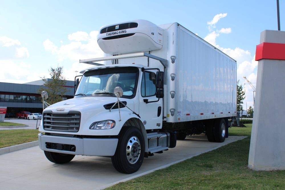 FREIGHTLINER M2 106