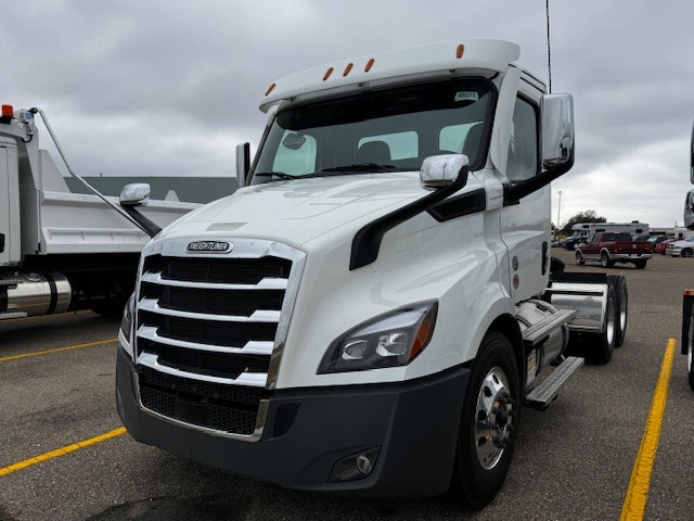 FREIGHTLINER CASCADIA 116