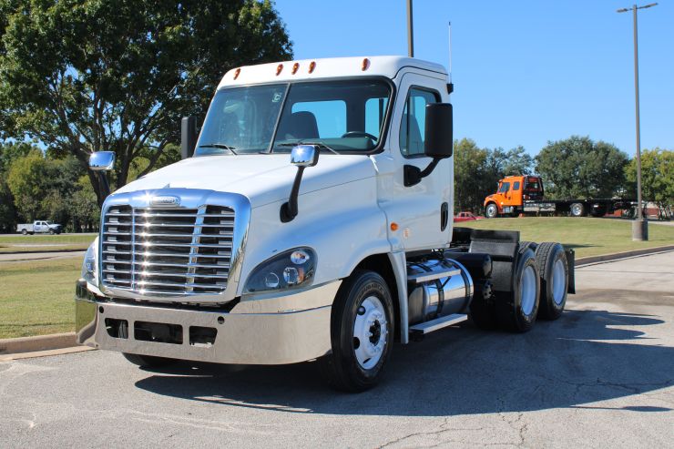 FREIGHTLINER CASCADIA 125