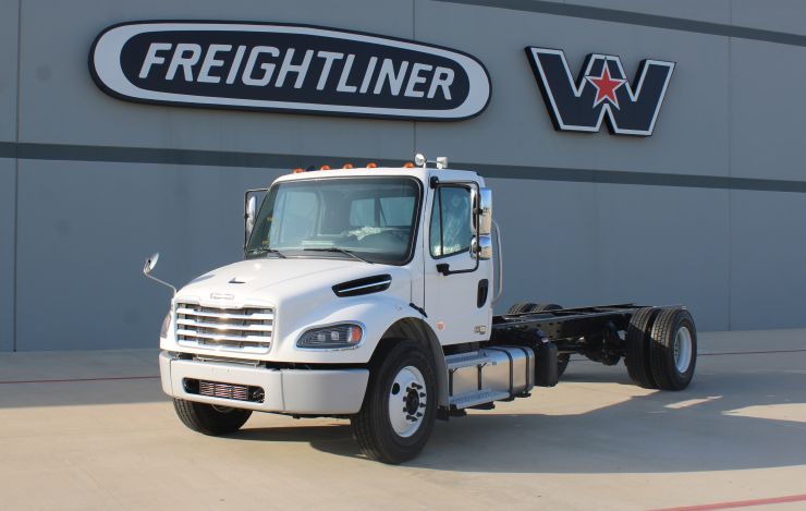 FREIGHTLINER M2 106