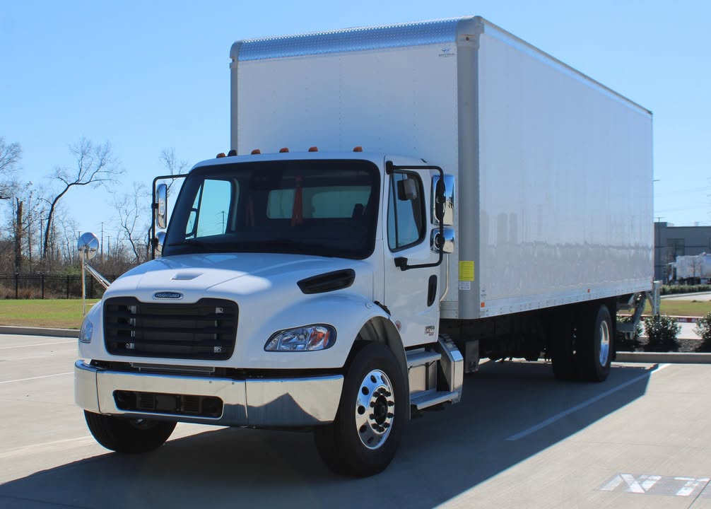 FREIGHTLINER M2 106